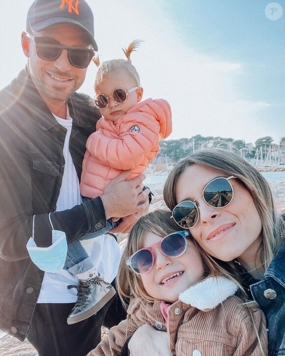 Alexia Mori avec Stéphane et leurs filles Louise et Margot, le 19 octobre 2020