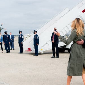 Donald Trump et sa femme Melania sur la base Andrews dans le Maryland. Le 27 octobre 2020 © White House / Zuma Press / Bestimage