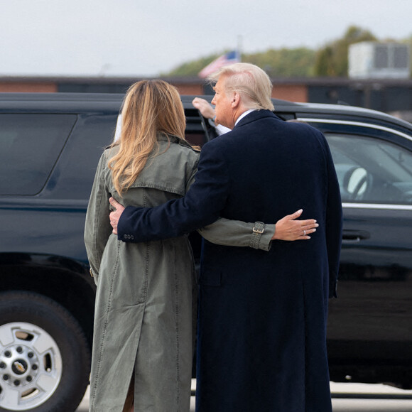 Donald Trump et sa femme Melania sur la base Andrews dans le Maryland. Le 27 octobre 2020 © White House / Zuma Press / Bestimage