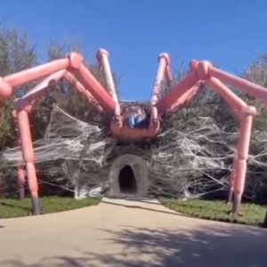 L'Halloween fou et demesuré de la famille Kardashian.