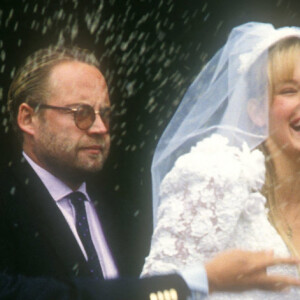 MARIAGE DE DAVID HALLYDAY ET ESTELLE LEFEBURE Mariage de David Hallyday et Estelle Lefébure en Normandie en 1989.