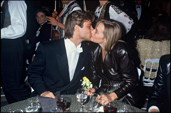 David Hallyday et Estelle Lefébure en soirée en 1989.