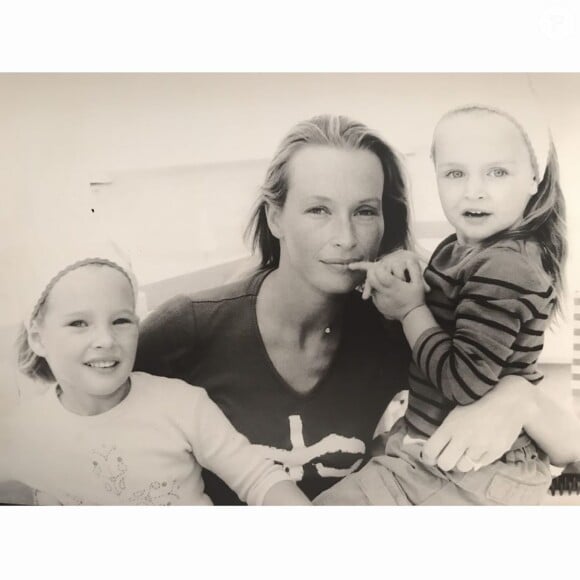 Estelle Lefébure et ses filles Ilona et Emma sur Instagram, mars 2020.