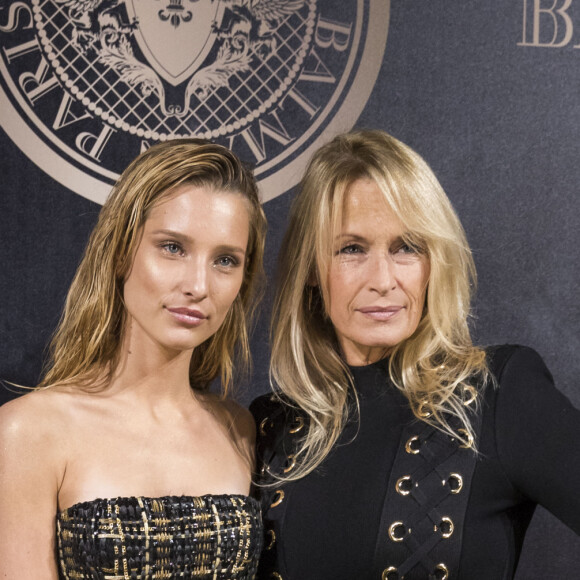 Ilona Smet et sa mère Estelle Lefébure au photocall de la soirée L'Oréal Paris X Balmain à l'école Nationale de Médecine lors de la Fashion Week Printemps/Eté 2018 à Paris, France, le 28 septembre 2017. © Olivier Borde/Bestimage