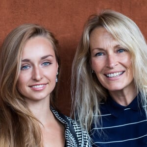 Estelle Lefebure et sa fille Emma Smet - People au village des Internationaux de Tennis de Roland Garros à Paris, le 6 juin 2018. © Cyril Moreau/Bestimage