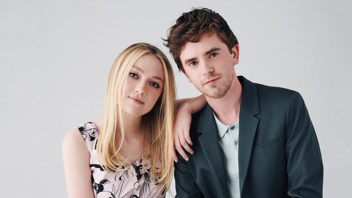 Vidéo En 2018, Freddie Highmore et son expetite amie Dakota Fanning s'interviewaient l'un et Vidéo En 2018, Freddie Highmore et son expetite amie Dakota Fanning s'interviewaient l'un et