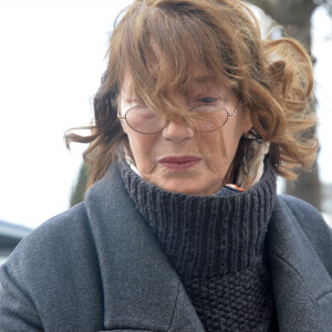 Jane Birkin - Arrivées aux obsèques d'Anna Karina en la chapelle de l'Est au cimetière du Père Lachaise à Paris. Le 21 décembre 2019.