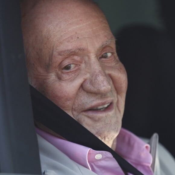 L'ancien roi Juan Carlos I opéré à coeur ouvert pour un triple pontage à 81 ans sort de l'hôpital à Madrid, le 31 août 2019 