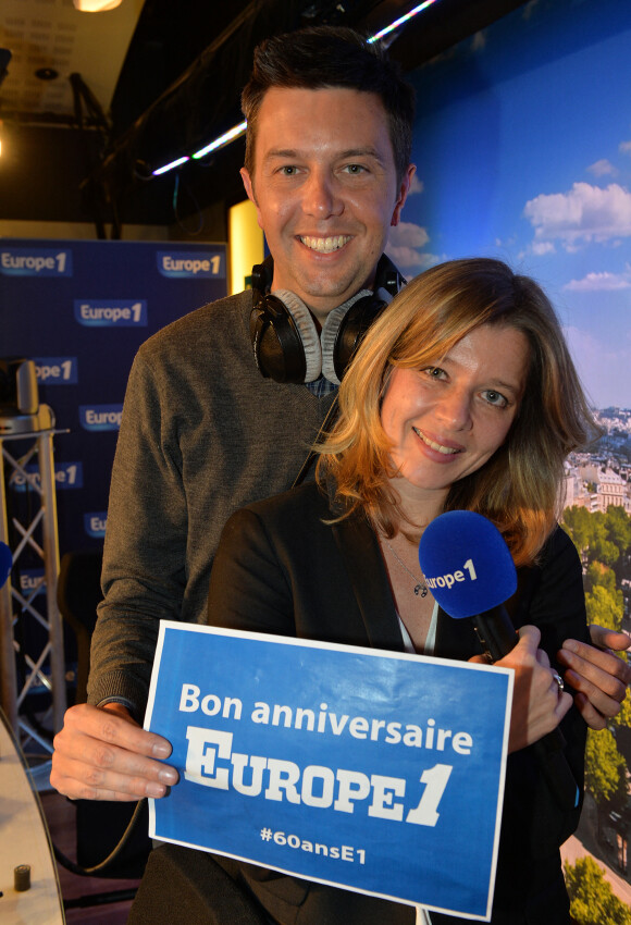 Exclusif - Maxime Switek et Wendy Bouchard - Les journalistes et chroniqueurs souhaitent un bon anniversaire à Europe 1 à l'occasion de la journée spéciale des 60 ans de la radio à Paris. Le 4 février 2015