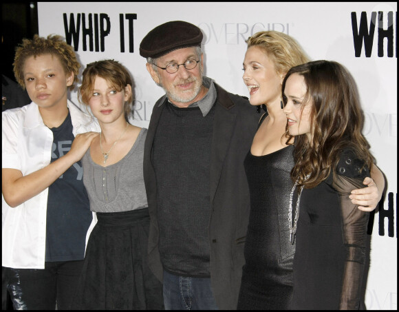 Steven Spielberg, sa fille Mikaela, Drew Barrymore et Ellen Page - Première du film "Whip it" au Grauman's Chinese Theatre d'Hollywood. Los Angeles. Le 29 septembre 2009.