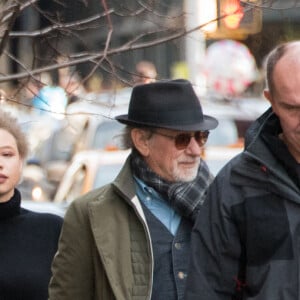 Steven Spielberg, Kate Capshaw et leur fille Mikaela George Spielberg à Tribeca, New York. Le 27 décembre 2016. @Splash News/ABACAPRESS.COM