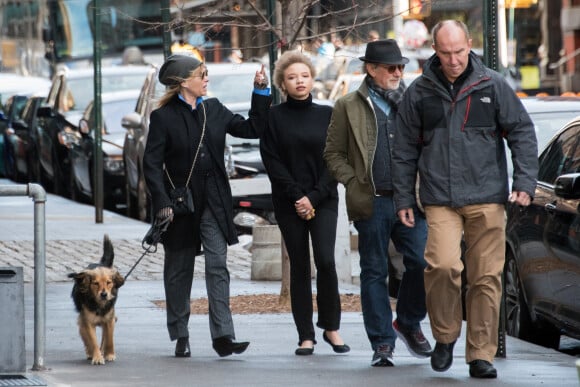 Steven Spielberg, Kate Capshaw et leur fille Mikaela George Spielberg à Tribeca, New York. Le 27 décembre 2016. @Splash News/ABACAPRESS.COM