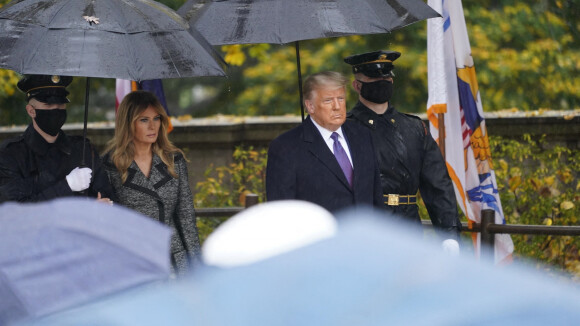 Donald Trump muet et déconfit : sortie pluvieuse, Melania garde ses distances