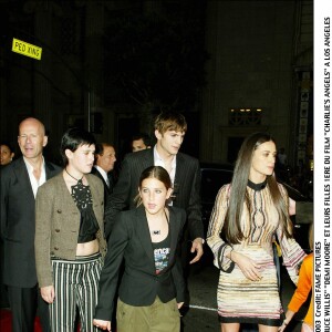 Ashton Kutcher, Demi Moore, Bruce Willis et leurs filles à la première du film "Charlie's Angels" à Los Angeles en 2003.