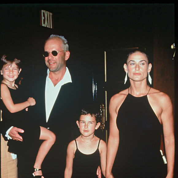 Bruce Willis et Demi Moore avec leurs filles en 1996.