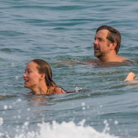Exclusif - Olivia Wilde et son mari Jason Sudeikis se baignent à Malibu le 9 septembre 2020. 