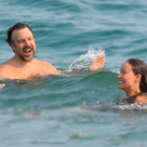 Exclusif - Olivia Wilde et son mari Jason Sudeikis se baignent à Malibu le 9 septembre 2020.