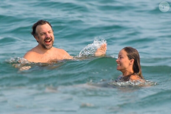 Exclusif - Olivia Wilde et son mari Jason Sudeikis se baignent à Malibu le 9 septembre 2020.