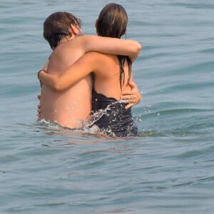 Exclusif - Olivia Wilde et son mari Jason Sudeikis se baignent à Malibu le 9 septembre 2020.  Malibu
