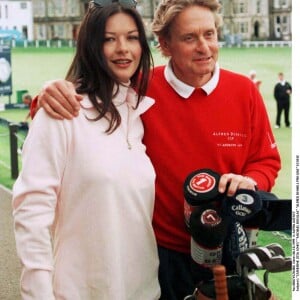 Catherine Zeta-Jones et Michael Douglas en Écosse, en octobre 1999.