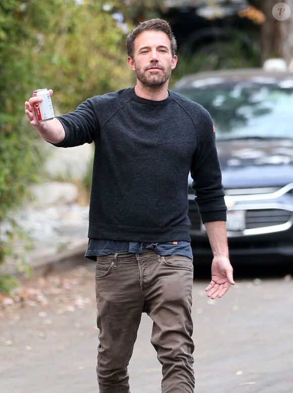 Ben Affleck se promène à Los Angeles, le 31 octobre 2020.