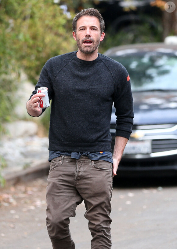 Ben Affleck se promène à Los Angeles, le 31 octobre 2020.