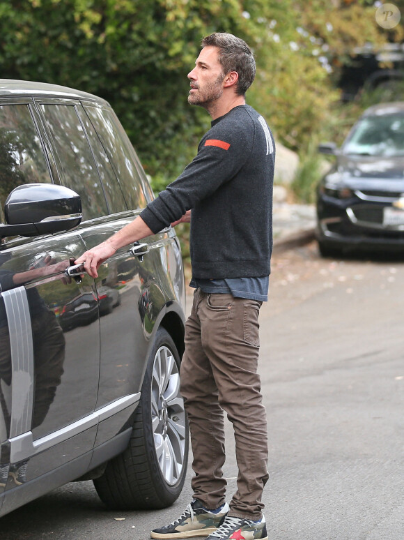 Ben Affleck se promène à Los Angeles, le 31 octobre 2020.