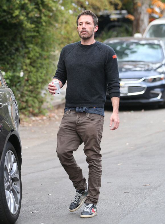 Ben Affleck se promène à Los Angeles, le 31 octobre 2020.