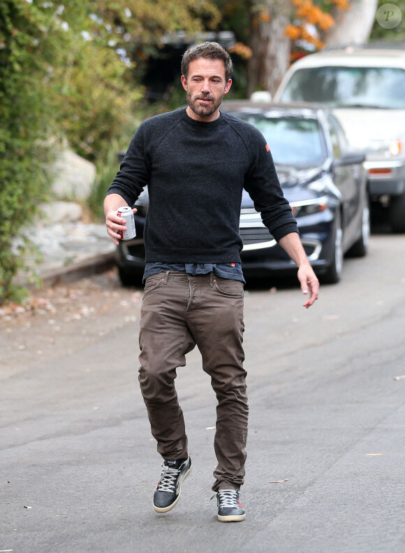 Ben Affleck se promène à Los Angeles, le 31 octobre 2020.