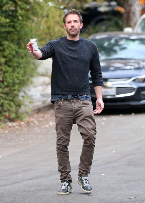 Ben Affleck se promène à Los Angeles, le 31 octobre 2020.
