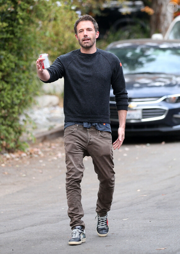 Ben Affleck se promène à Los Angeles, le 31 octobre 2020.