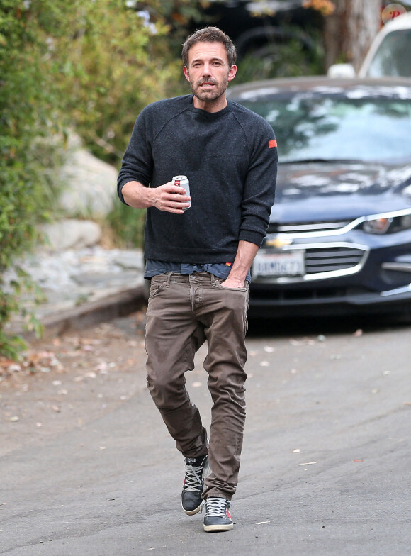 Ben Affleck se promène à Los Angeles, le 31 octobre 2020.