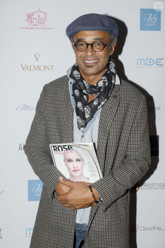 Exclusif - Yannick Noah - Photocall de la 6ème édition du cocktail "A Claudine" au profit de l'association "RoseUp" au restaurant "Mon Paris !" à Paris. Le 14 octobre 2019 © Christophe Clovis / Bestimage Depuis 6 ans, Esther Meyniel, fondatrice de l'agence Tess'Art Communication récolte des fonds afin d'aider à la lutte contre le cancer et pour le mieux-être des malades. En sa mémoire, elle a baptisé son action " A Claudine " en hommage à sa mère, décédée quand elle avait 20 ans. Pour cela, cette communicante réunie de nombreuses personnalités et s'entoure de personnes qui se battent pour la même cause afin de faire de cet événement du coeur un rendez-vous annuel fort qui puisse, chaque année, en clôture du mois Octobre Rose, apporter une aide significative à une association. C'est le restaurant MonParis!, qui recevait la nouvelle édition Octobre Rose avec les partenaires, René Furterer, Les bougies de Charroux, July Of St Barth, Valmont.. Cette année les profits sont reversés à l'association RoseUp l'association permet aux femmes confrontées à un cancer de poursuivre leur vie de femme, d'épouse, de mère et de professionnelle pendant et après les traitements mais aussi de se sentir moins seule face à la maladie en leur permettant d'appartenir à une communauté. Fabienne Carat, marraine de la soirée 