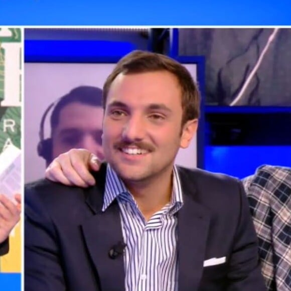 Vianney avec son petit frère Edouard sur le plateau de "Touche pas à mon poste", sur C8, le 23 novembre 2020.