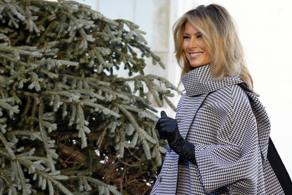 La Première dame Melania Trump reçoit pour la dernière fois le sapin de Noël de la Maison-Blanche à Washington, le 23 novembre 2020. @Yuri Gripas/ABACAPRESS.COM