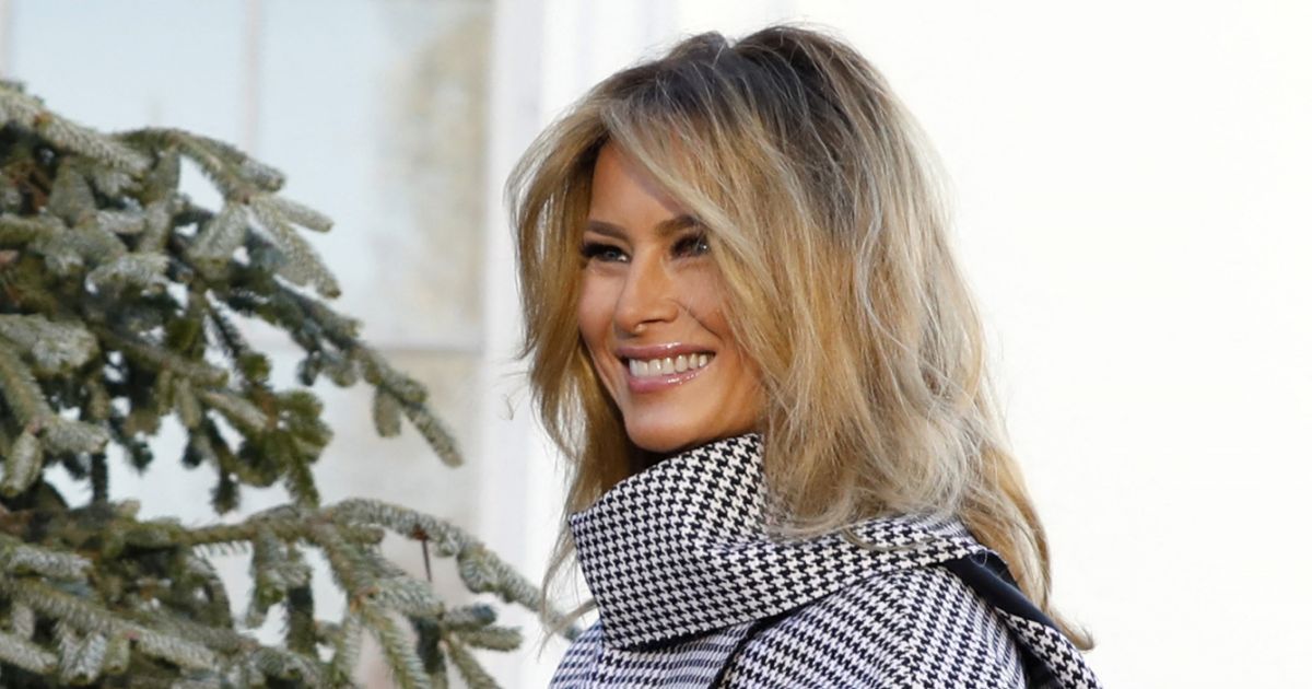 La Première Dame Melania Trump Reçoit Pour La Dernière Fois Le Sapin De