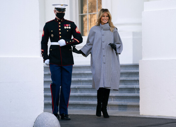 La Première dame Melania Trump reçoit pour la dernière fois le sapin de Noël de la Maison-Blanche à Washington, le 23 novembre 2020. @Kevin Dietsch/UPI/ABACAPRESS.COM