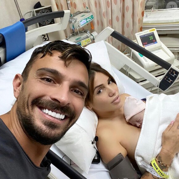 Manon Marsault a épousé Julien Tanti, star des "Marseillais". Ensemble, ils ont deux enfants : Tiago et Angelina.