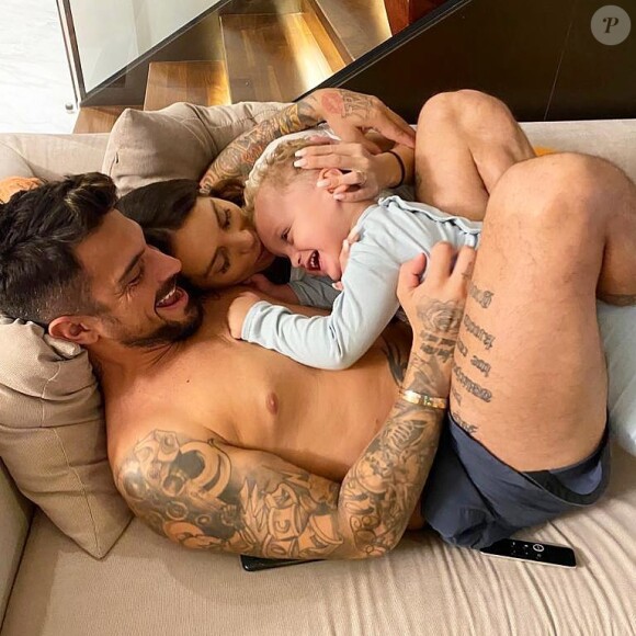 Manon Marsault a épousé Julien Tanti, star des "Marseillais". Ensemble, ils ont deux enfants : Tiago et Angelina.