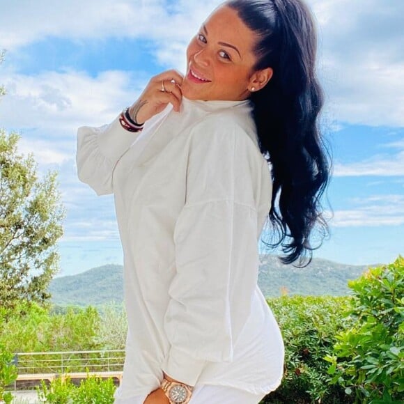 Sarah Fraisou sublime en blanc sur Instagram, le 20 octobre 2020