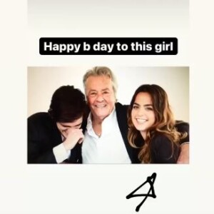 Alain-Fabien Delon a souhaité un joyeux anniversaire à sa soeur Anouckha sur Instagram le 25 novembre 2020. Elle a eu 30 ans.