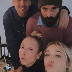 Audrey Lamy, son compagnon Thomas Sabatier, Chloé Jouannet et le réalisateur Nikola Lange, sur Instagram le 26 novembre 2020.