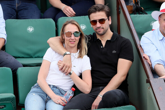 Audrey Lamy et son compagnon Thomas Sabatier dans les tribunes des internationaux de Roland Garros à Paris, France, le 31 mai 2018. © Cyril Moreau - Dominique Jacovides/Bestimage