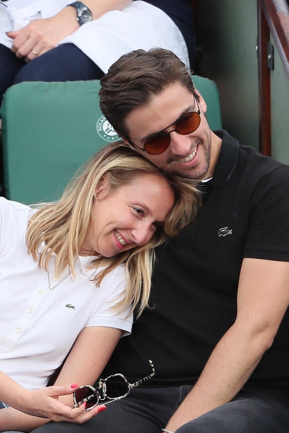 Audrey Lamy et son compagnon Thomas Sabatier dans les tribunes des internationaux de Roland Garros, à Paris, France,. © Cyril Moreau - Dominique Jacovides/Bestimage