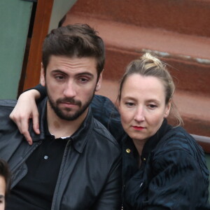 Audrey Lamy et son compagnon Thomas Sabatier aux Internationaux de France de tennis de Roland Garros à Paris le 1er juin 2014. 