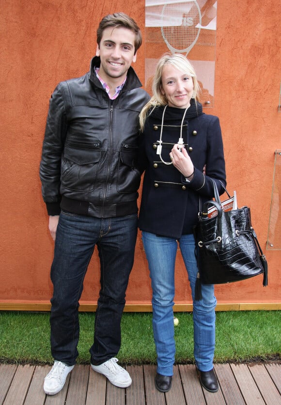 Audrey Lamy et son compagnon Thomas Sabatier lors des internationaux de tennis de France de Roland Garros à Paris, le 30 mai 2010.