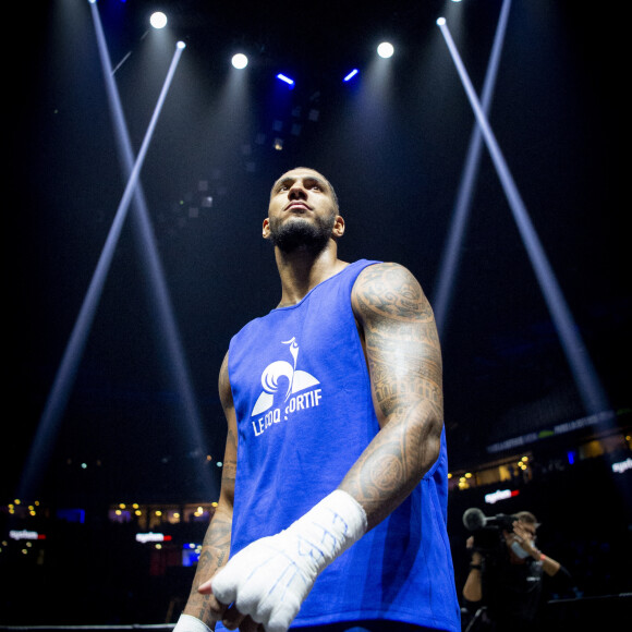 Tony Yoka remporte son combat de boxe contre Johann Duhaupas dans la catégorie poids lourds dès le premier round à Paris La Défense Arena. © JB Autissier / Panoramic / Bestimage