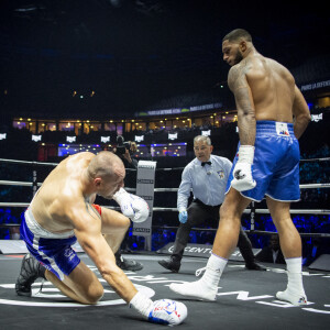 Tony Yoka remporte son combat de boxe contre Johann Duhaupas dans la catégorie poids lourds dès le premier round à Paris La Défense Arena. © JB Autissier / Panoramic / Bestimage