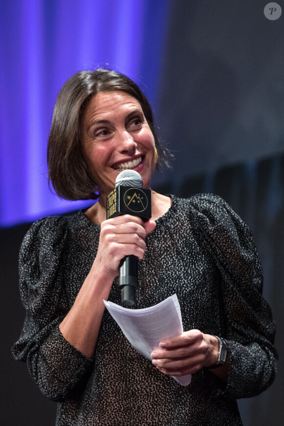 Alessandra Sublet sur scène lors de la cérémonie de clôture du 23ème festival international du film de comédie de l'Alpe d'Huez, le 18 janvier 2020. © Cyril Moreau/Bestimage