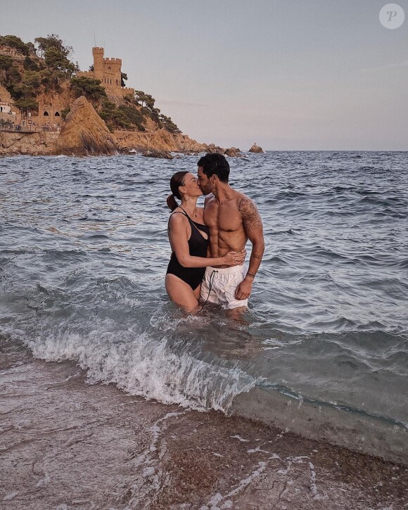 Valentin Léonard, ex-candidat des "Marseillais" devenu influenceur". Il est en couple avec l'ancienne Miss France Rachel Legrain-Trapani, avec qui il a eu un petit garçon prénommé Andrea en juillet 2020.